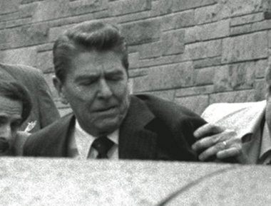 Απόπειρα δολοφονίας Ρόναλντ Ρήγκαν - Τί συνέβη πραγματικά το 1981; (βίντεο)